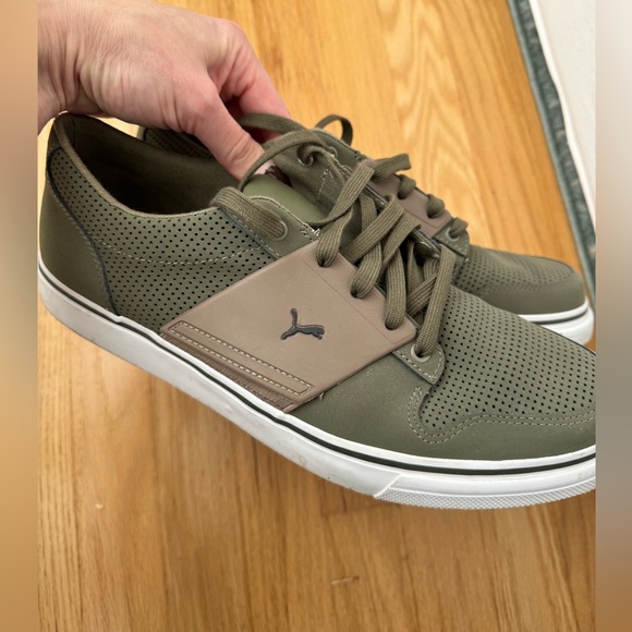 Puma sneakers. Size 10.5. - Picture 2 of 7